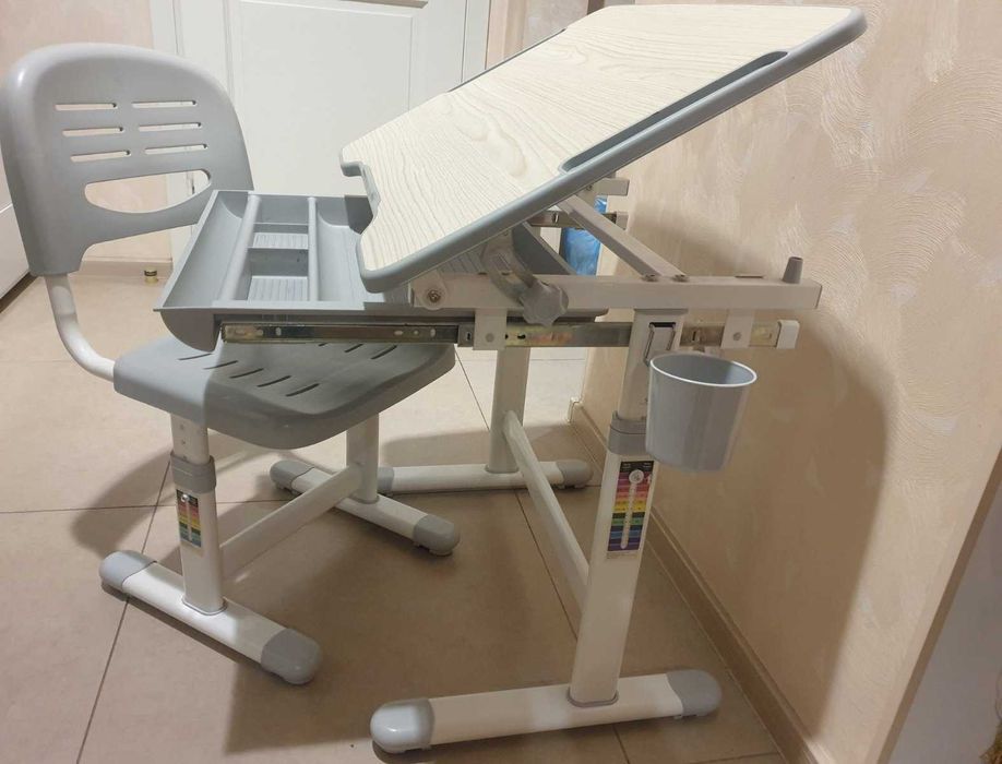 Комплект парта та стілець-трансформери FunDesk Sole Grey