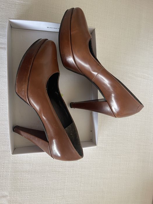 Sapatos em pele marca Hera