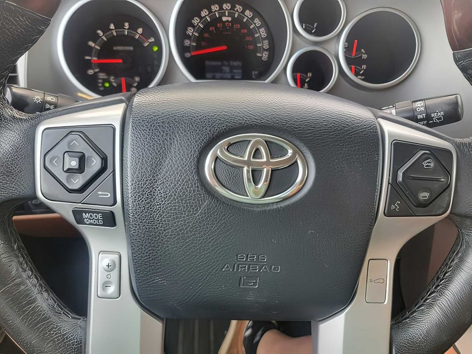 Toyota Sequoia      2014