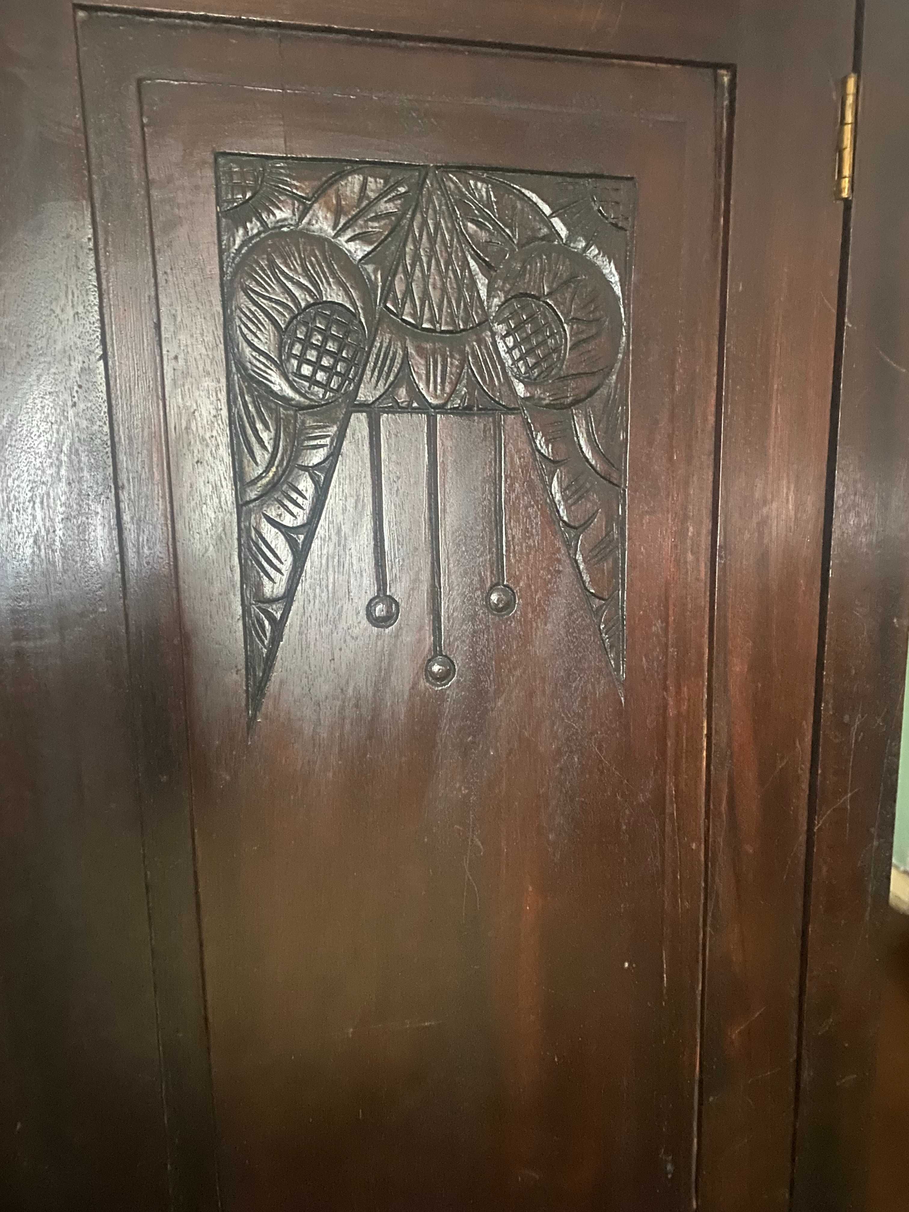 Roupeiro/guarda fatos antigo