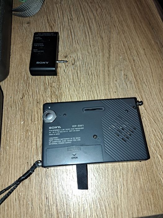 Sony radio globalnej łączności.