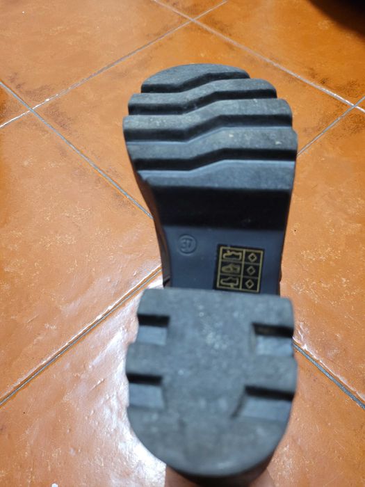 Botas castanhas - Tamanho 37