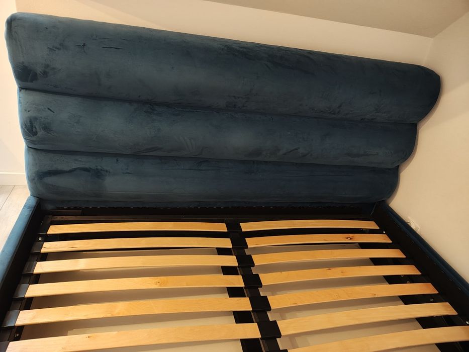Łóżko welurowe granatowe wraz ze stelażem 200x160