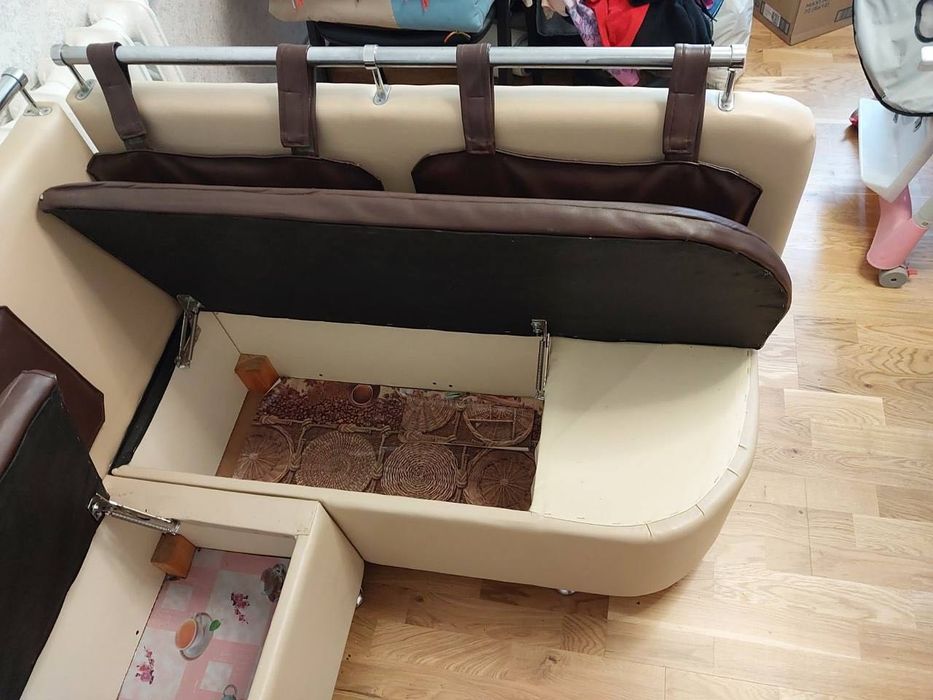 Кухонний куточок зі шкірозамінника