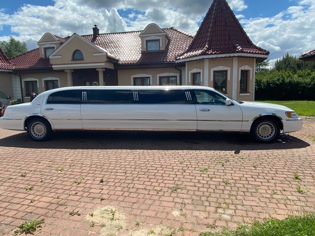Sprzedam limuzynę Lincoln town car