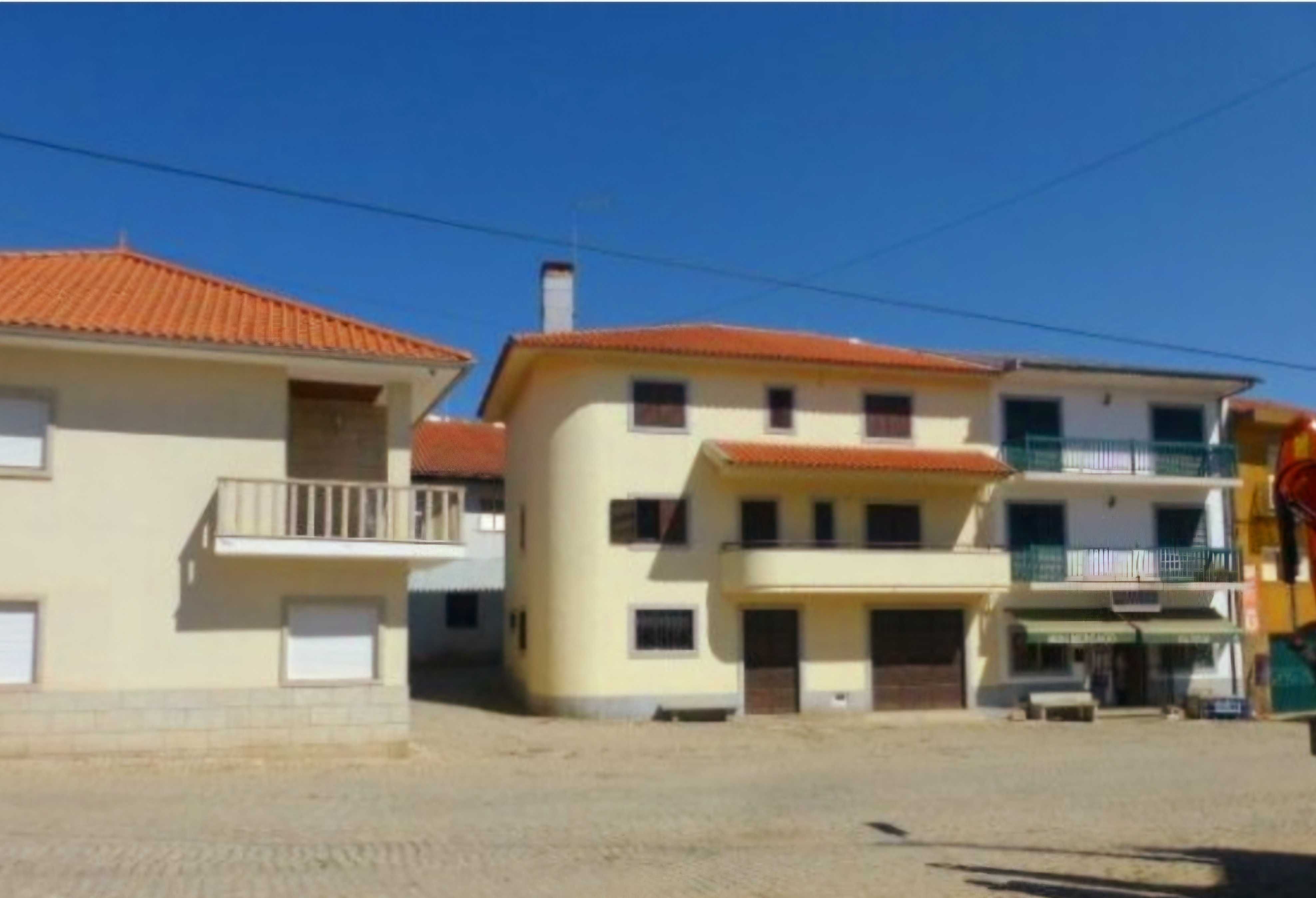 Moradia T6 + 3 WC + Área Comercial + Garagem Carçao - Vimioso-Bragança