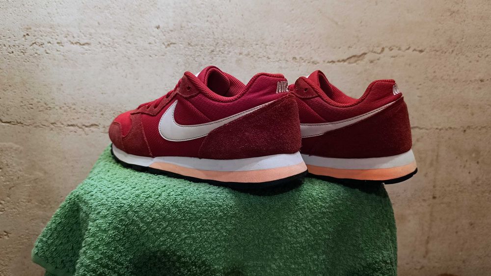 Damskie sneakersy NIKE MD RUNNER 2 r.38