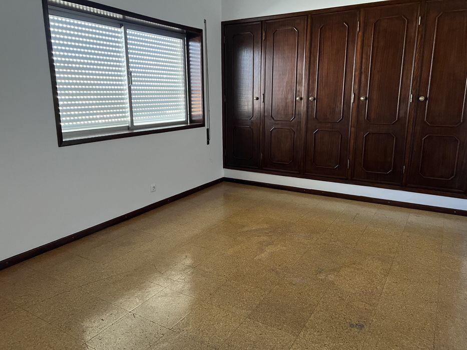 Apartamento T4 com sótão e terraço oliveira do bairro