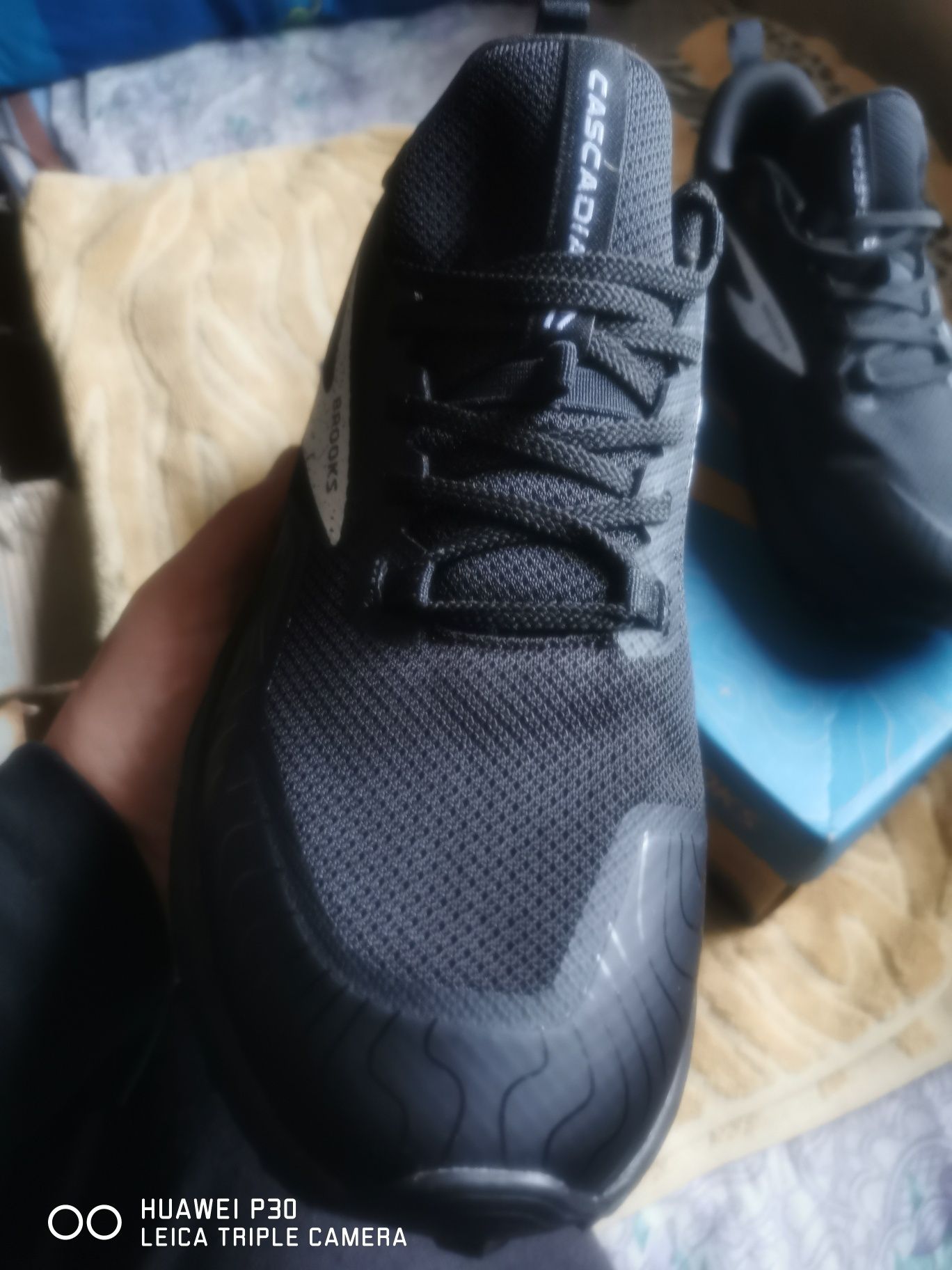 Продам кросівки Brooks