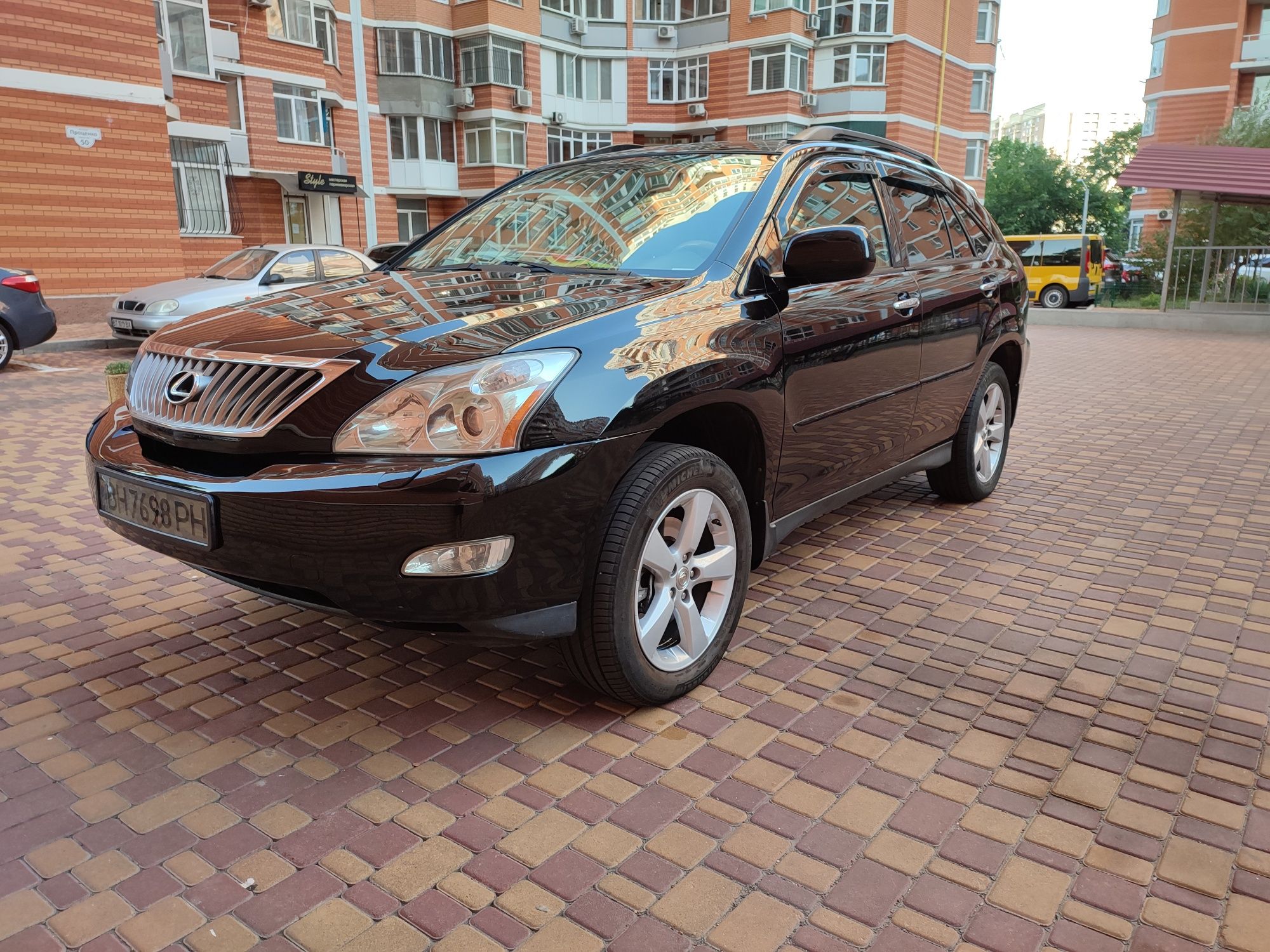 Продам. LEXUS RX 350