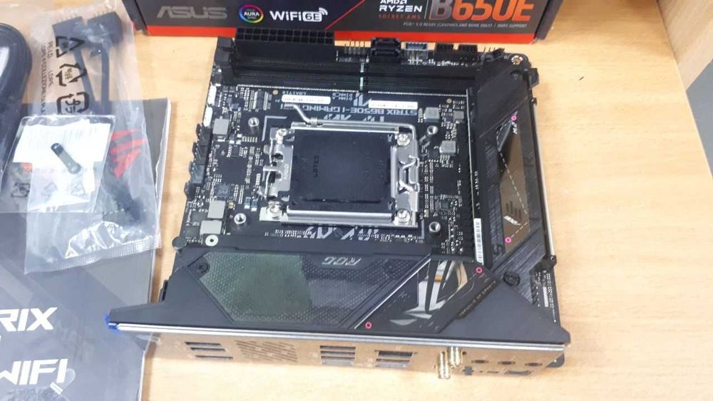 Материнська плата Asus ROG STRIX B650E-I Gaming Wi-Fi