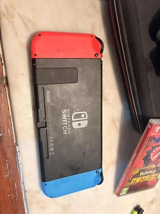 nintendo switch azul e vermelho