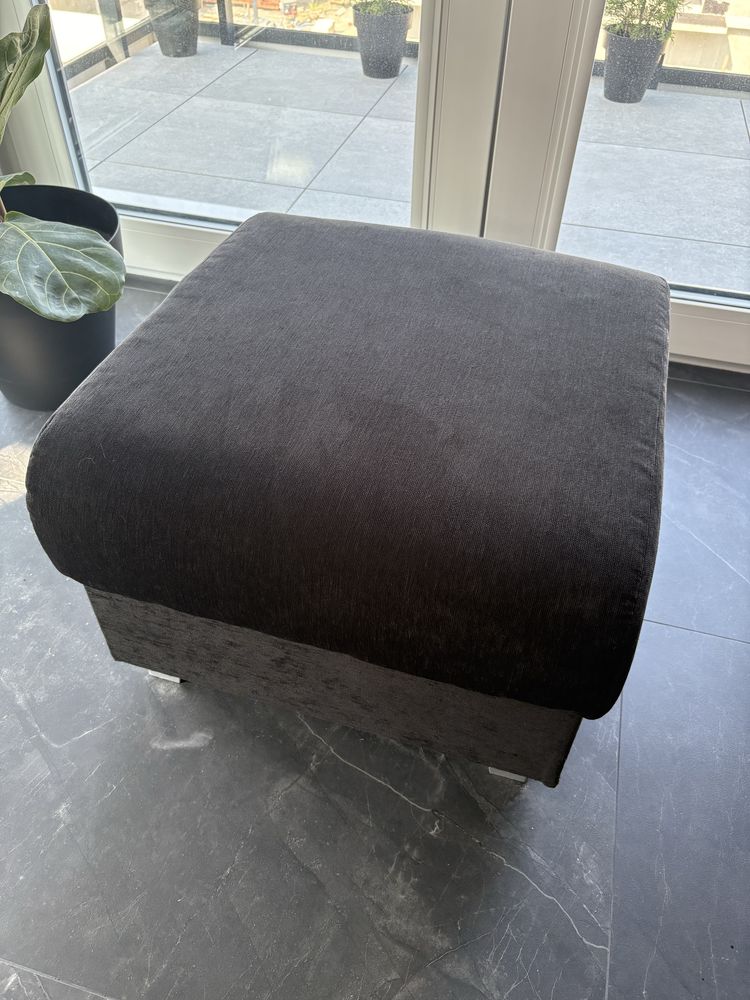 Pufa puf czarna meble salon siedzenie