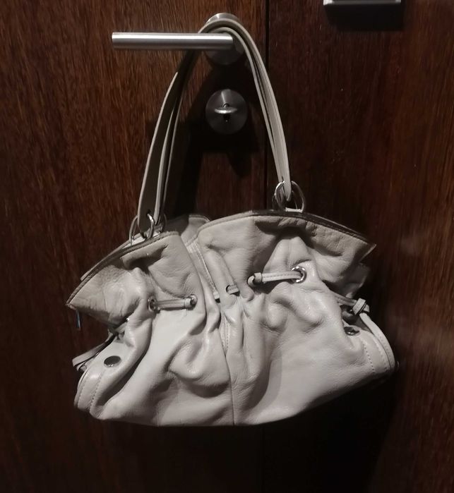 Mala carteira em pele da Coccinelle