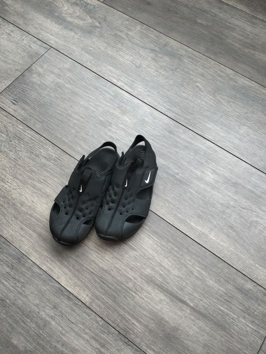 Sandały Nike 28.5