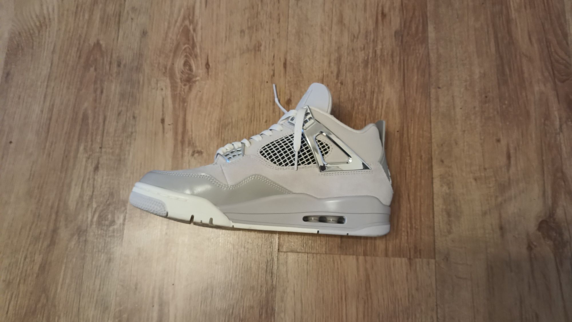 Jordan 4 Frozen moments