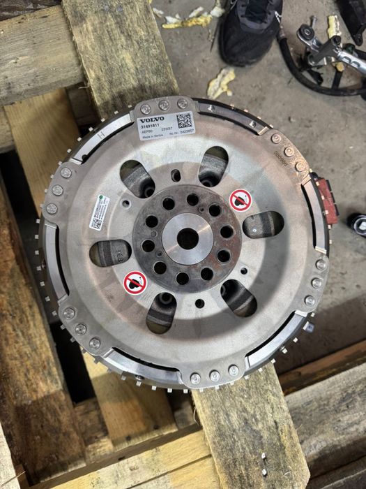 31491811 Стартер-генератор Volvo XC90, XC60 T8 2023 рік Plugin hybrid