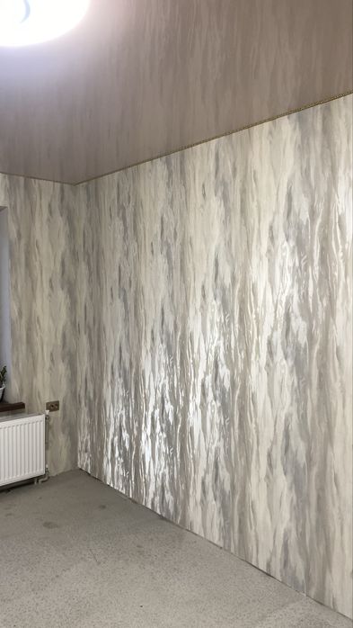 Поклейка обоїв.