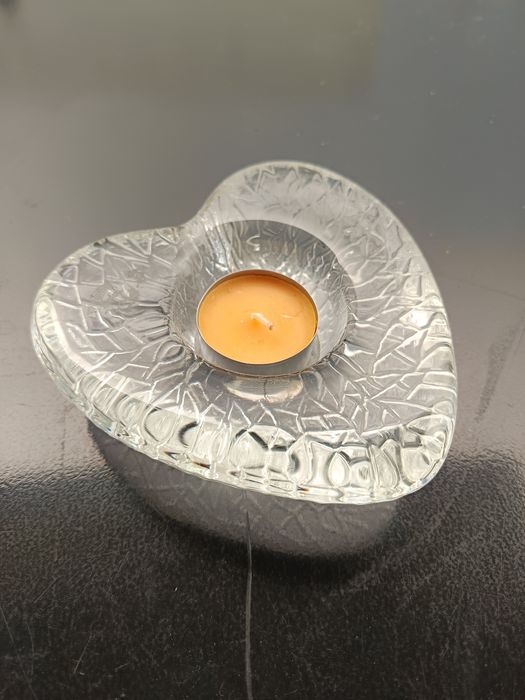 Castiçal de vidro em forma de coração