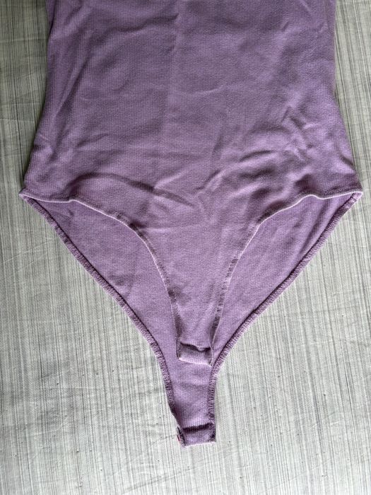 T-shirt body lilás com folhos Lefties