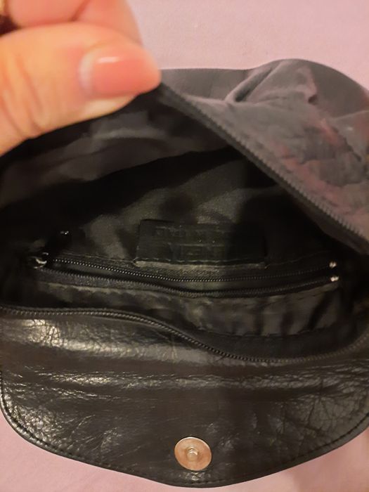 Mała skórzana czarna torebka oryg. włoska Venezia.