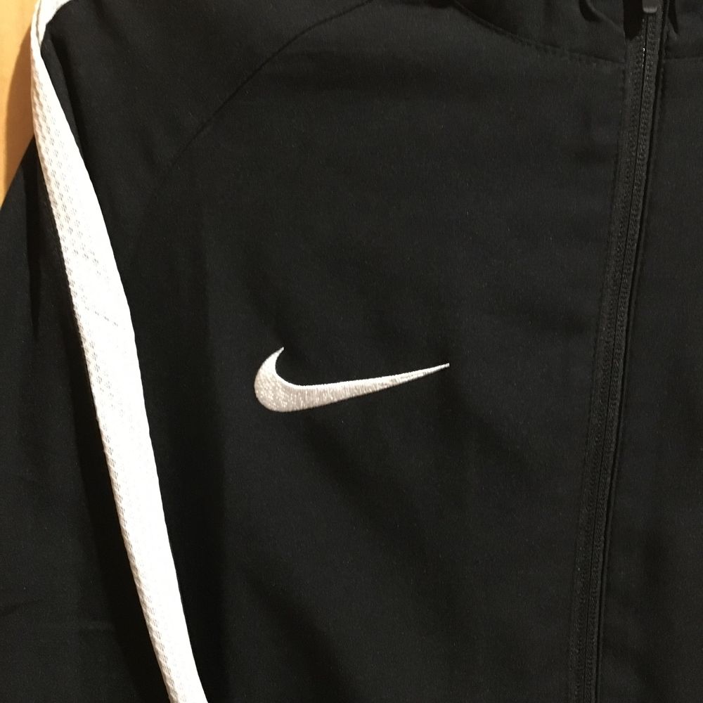 Вітровка - куртка Nike DRI - FIT