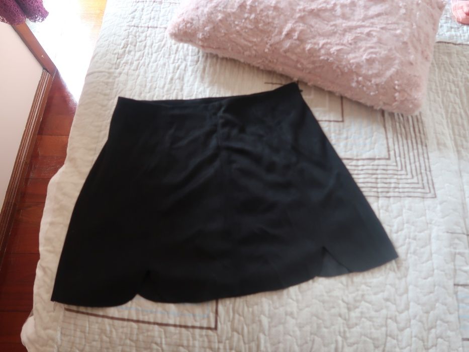 Mini-saia preta com tecido pêssego