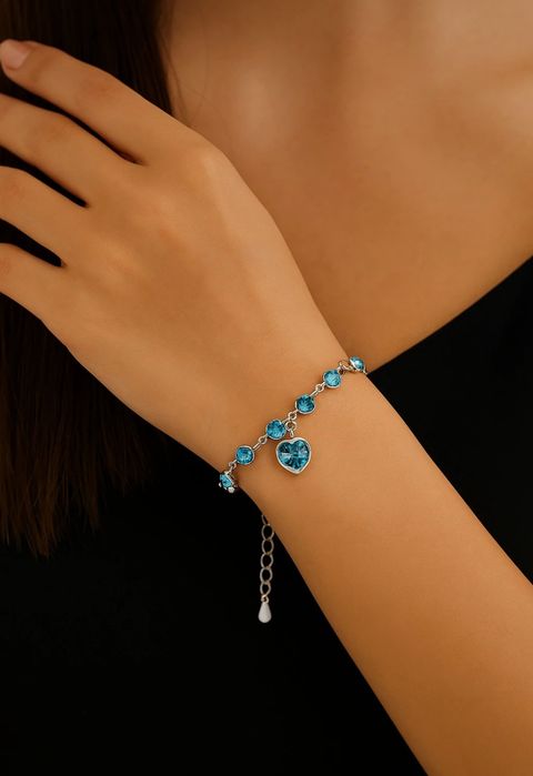 Pulseira Elegante Prateada com Coração Azul
