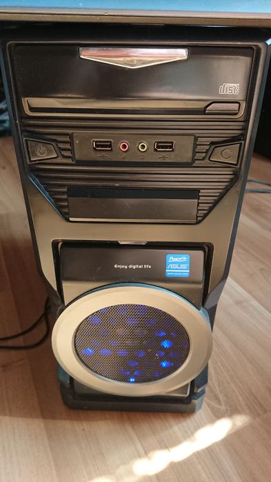 Komputer Stacjonarny ASUS cały zestaw w okazyjnej cenie