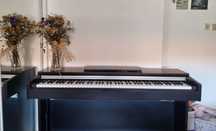 Piano Digital Yamaha Arius com Banco – Excelente Estado!