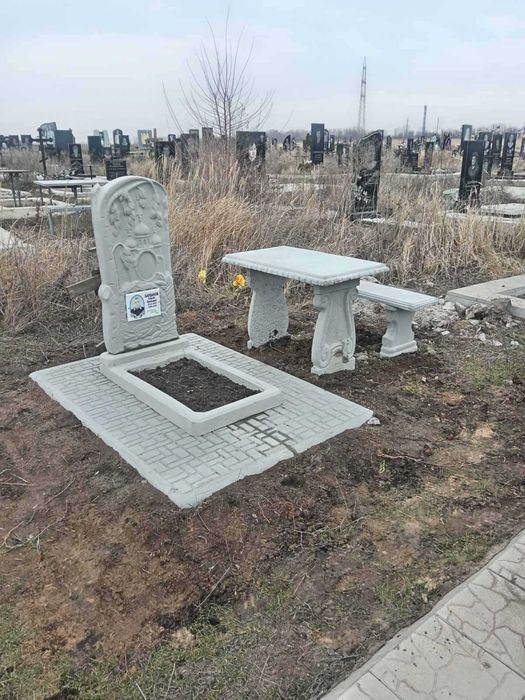 Памятники бетонные и гранитные