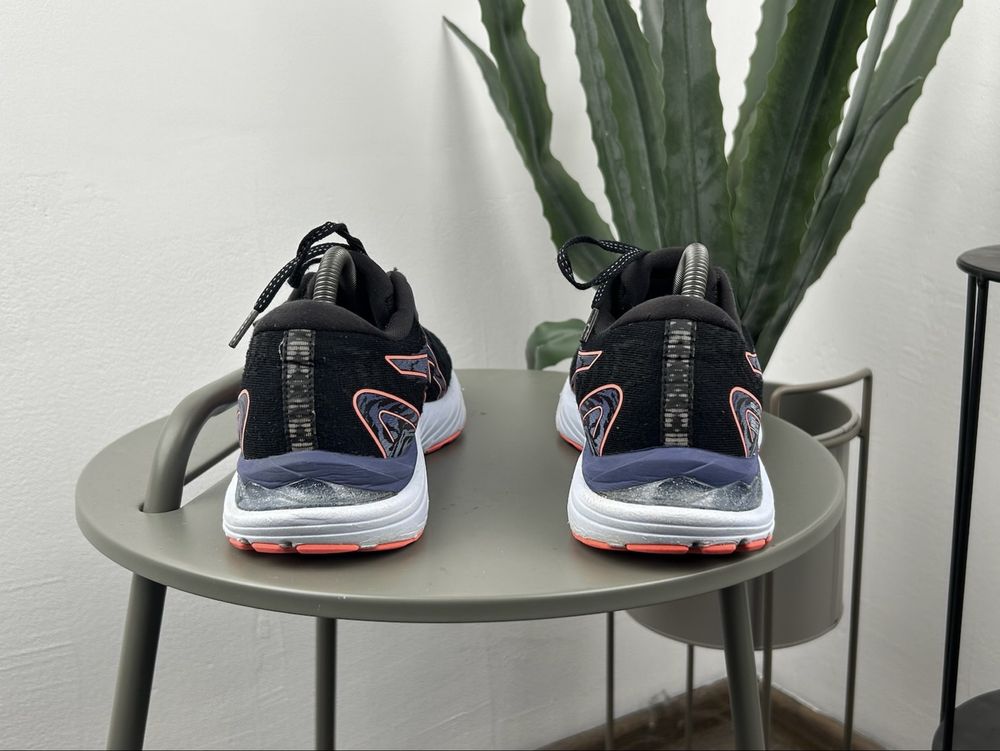 Оригінал! Кросівки Asics Gel Cumulus 40.5 розмір 1075