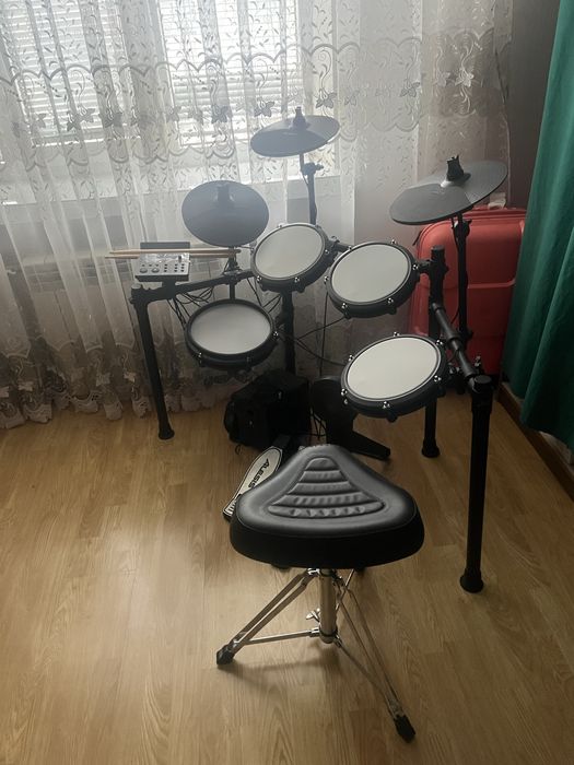Продаються барабани Alesis Nitro Max