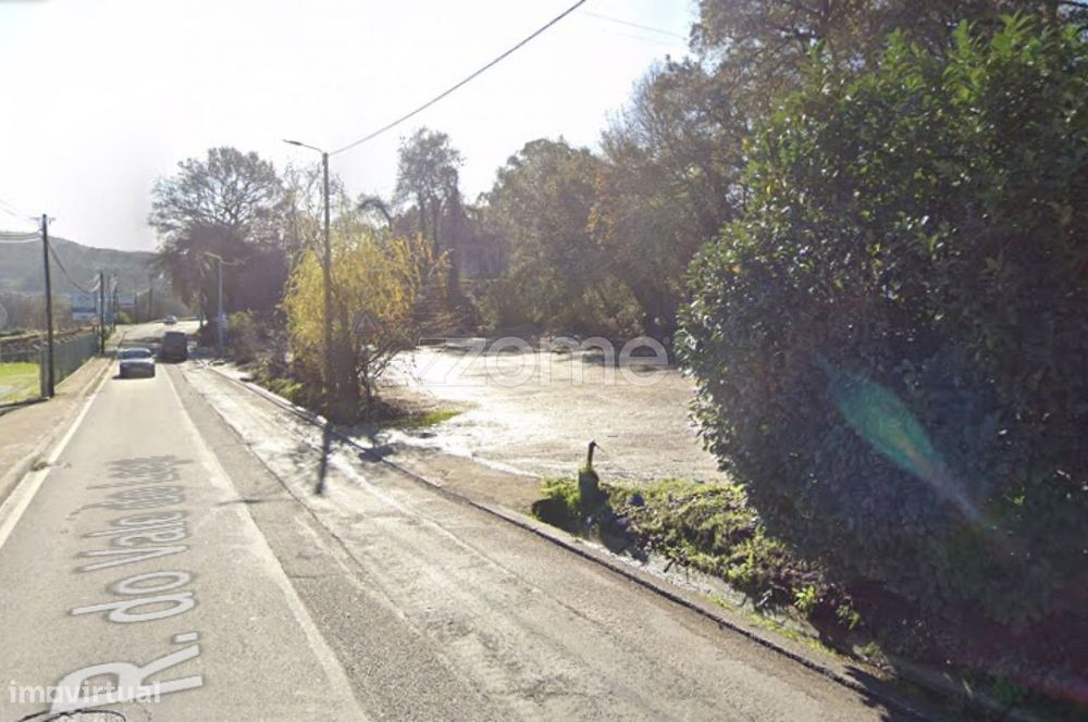 Espaço com visibilidade privilegiada na EN105 (Porto - Guimarães)