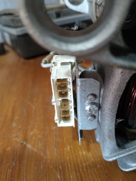 Мотор на стиральную машинку Indesit