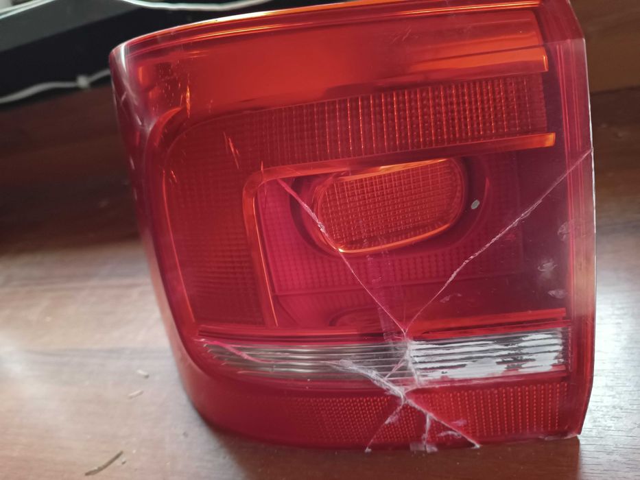 Lampa z wkładem VW Touran 2011