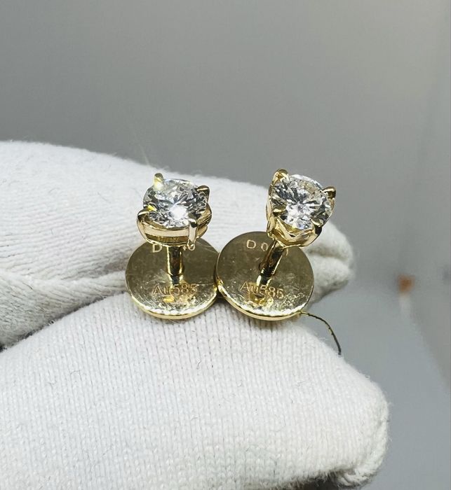 Золоті сережки пусети з діамантами 0.40 карат. Бриллианты.