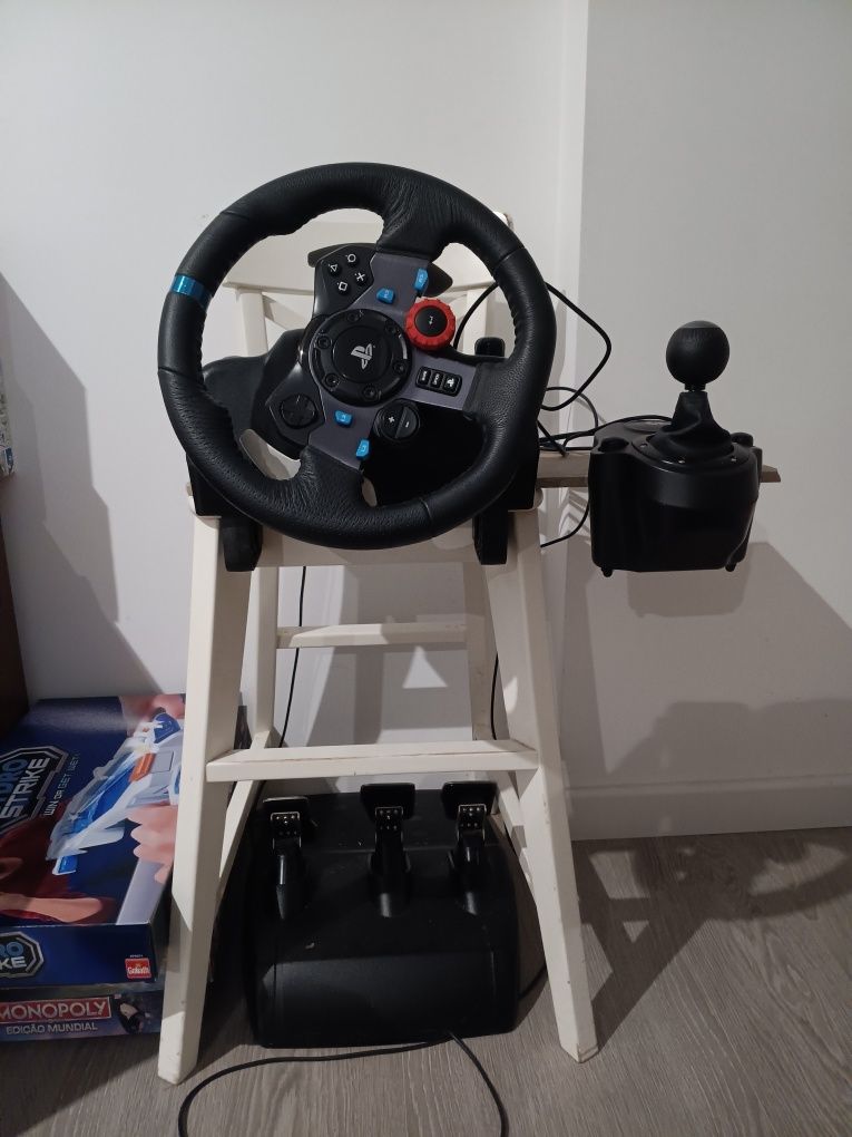 Volante Logitech G29, com pedais e mudanças