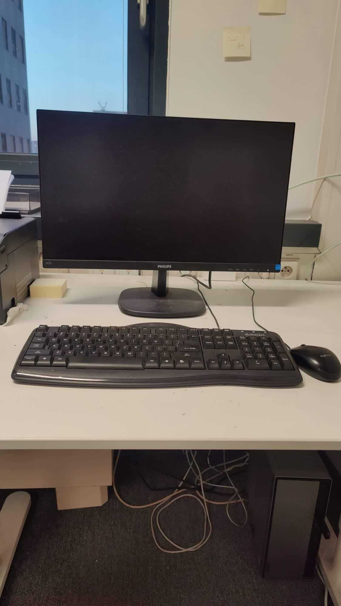 zestaw komputerowy (desktop levovo, monitor philips)