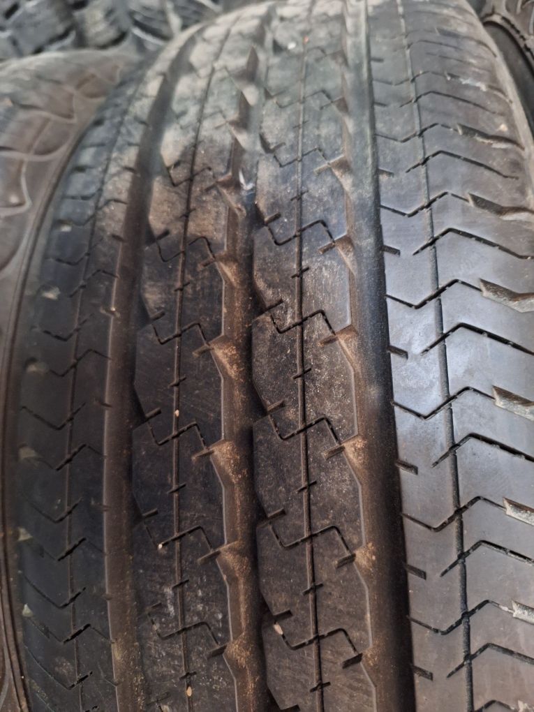 Продам шини 215 70 15с Pirelli,в стані нових