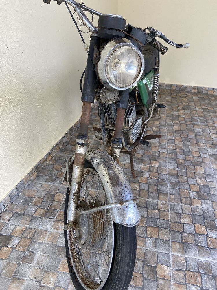 Vendo motorizada M80