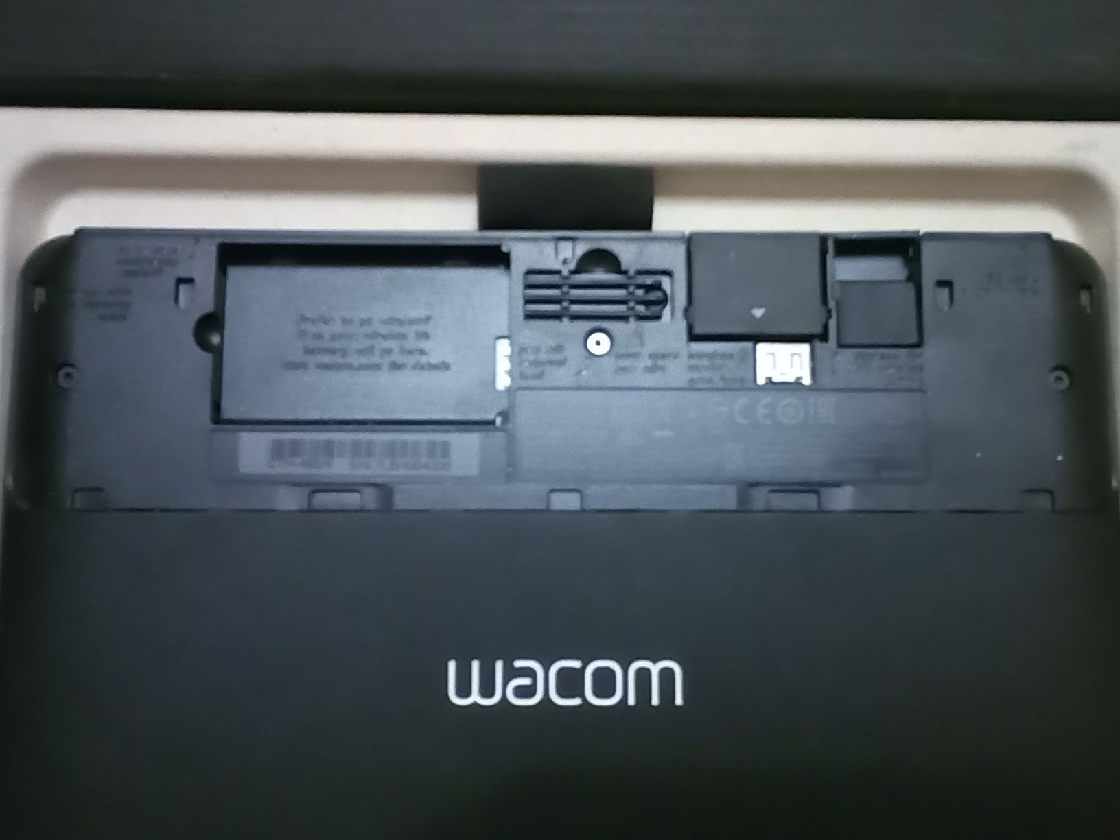 Продам графічний планшет Wacom  Intuos small