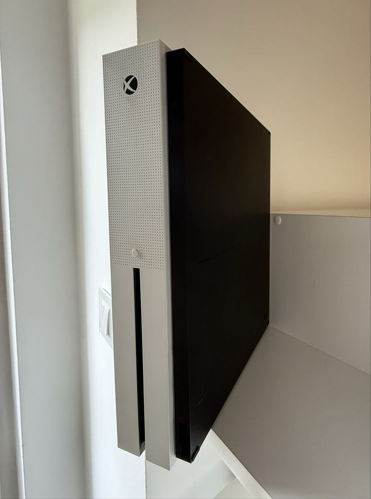 X box one S z PADEM + 2 GRY
