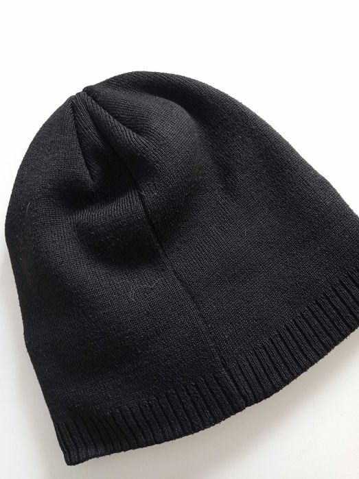 Czarna czapka damska typu beanie klasyczna Wojas