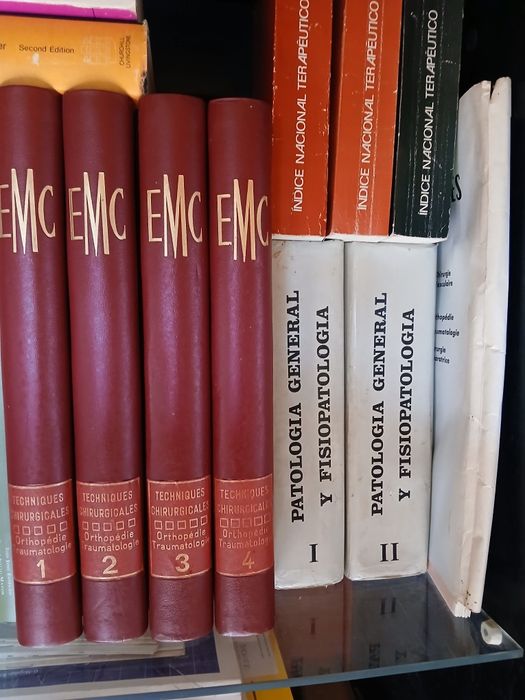 Varios livros antigos de medicina