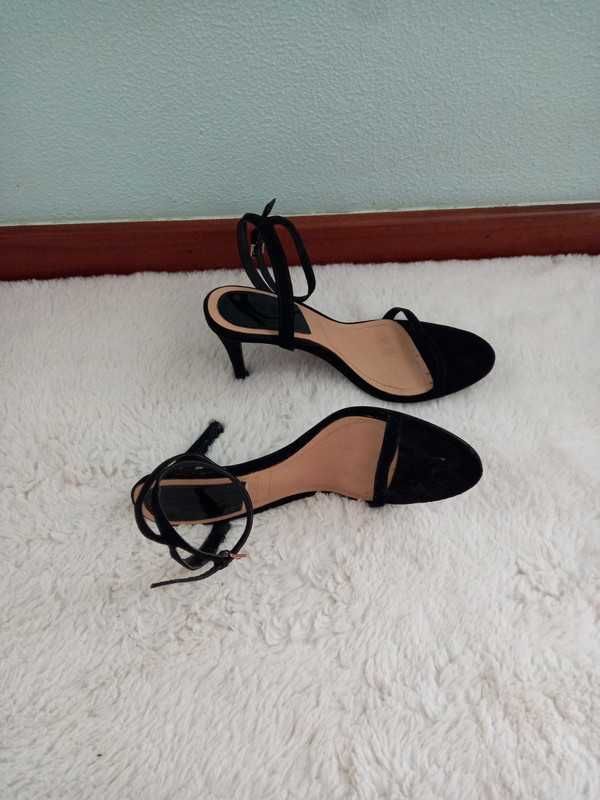 Sapato de salto preto