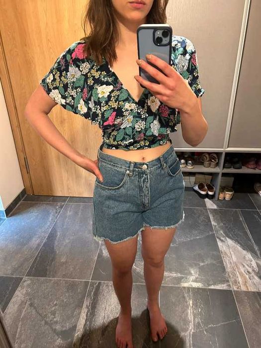 Krótka bluzka w kwiaty Roxy