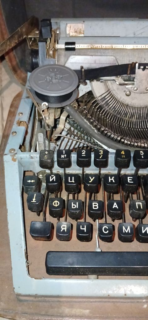 Старинная печатная машинка