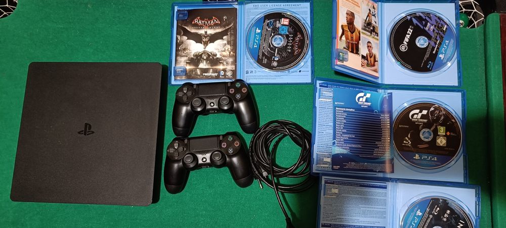 Sony PlayStation 4 slim 500gb 2 pady PS4 FIFA GTS Batman