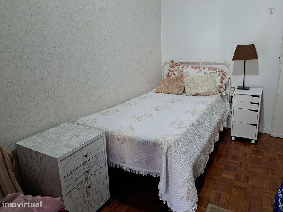 684489 - Quarto com cama de solteiro em...